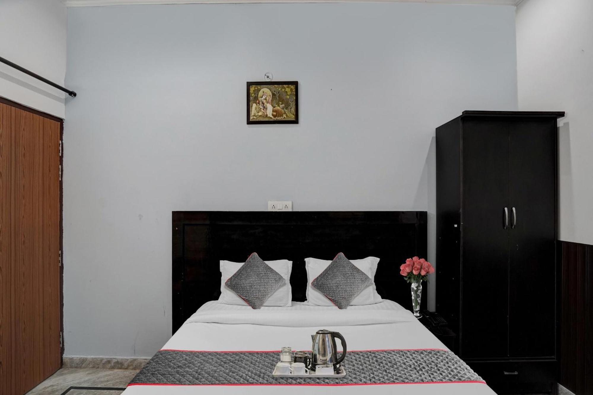 Hotel Collection O Samira Residency Near Botanic Garden Of Indian Republic Noida Esterno foto