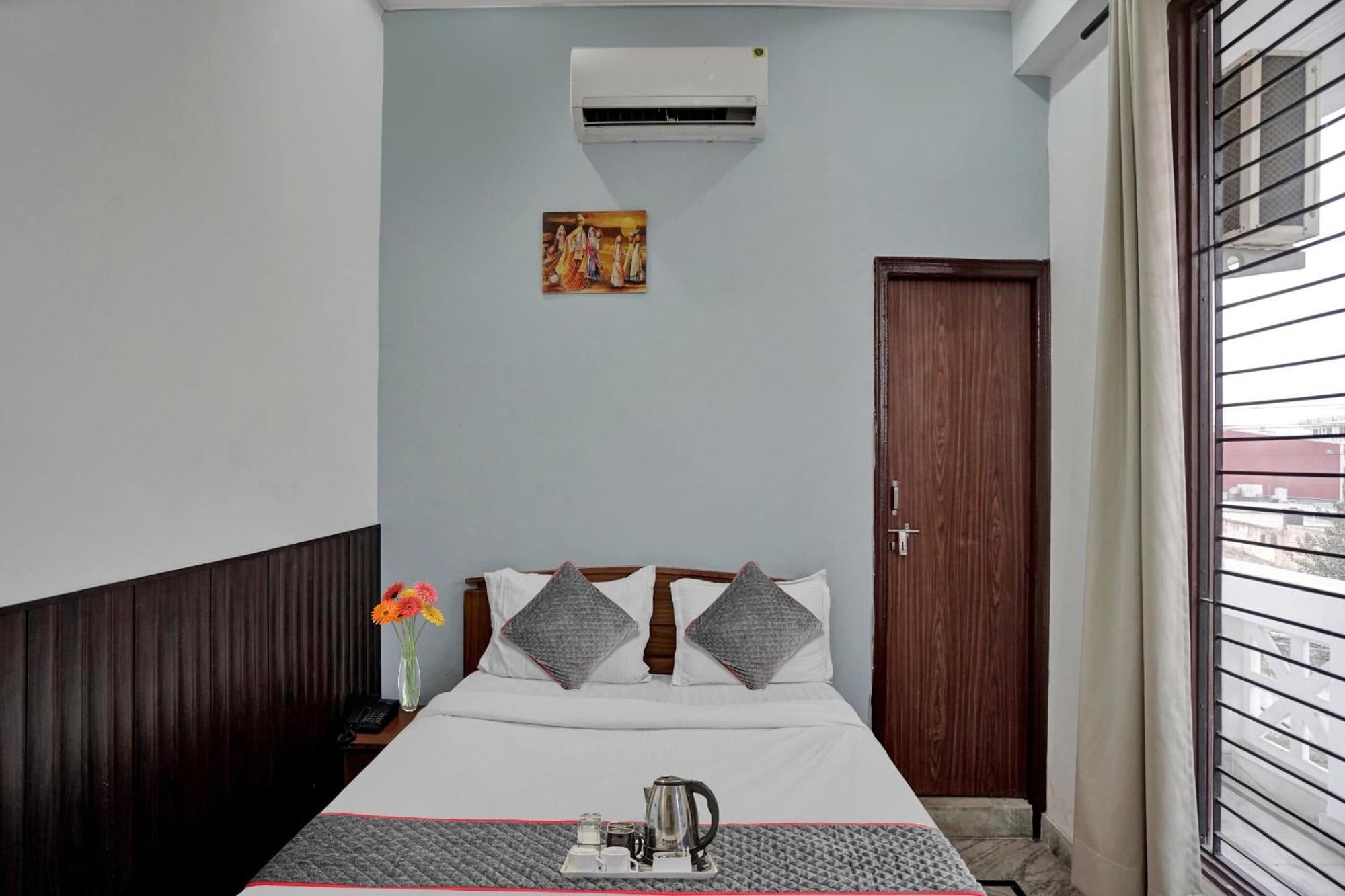 Hotel Collection O Samira Residency Near Botanic Garden Of Indian Republic Noida Esterno foto