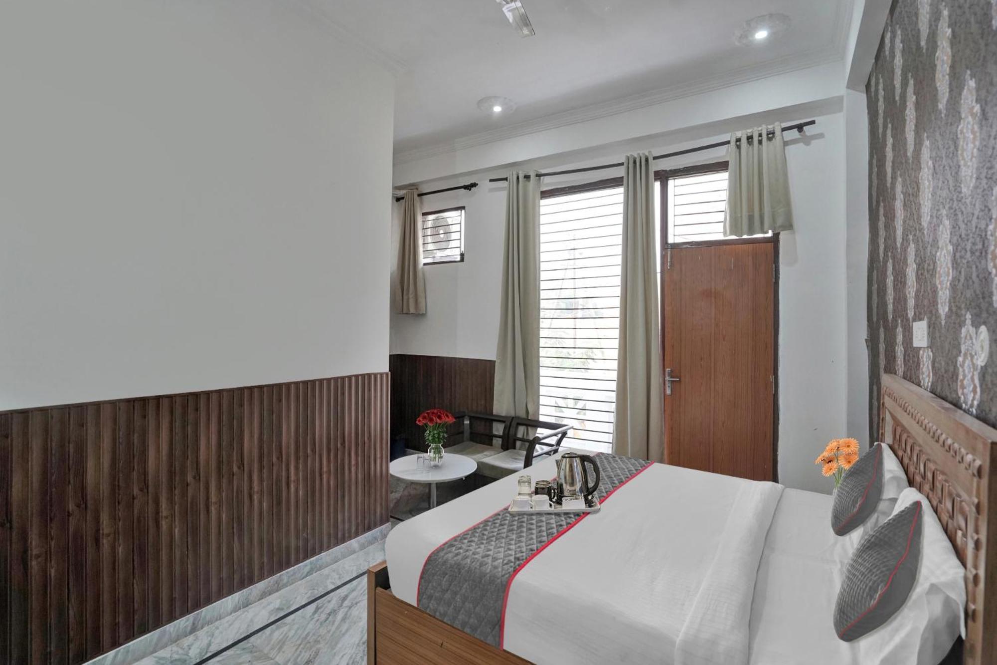 Hotel Collection O Samira Residency Near Botanic Garden Of Indian Republic Noida Esterno foto