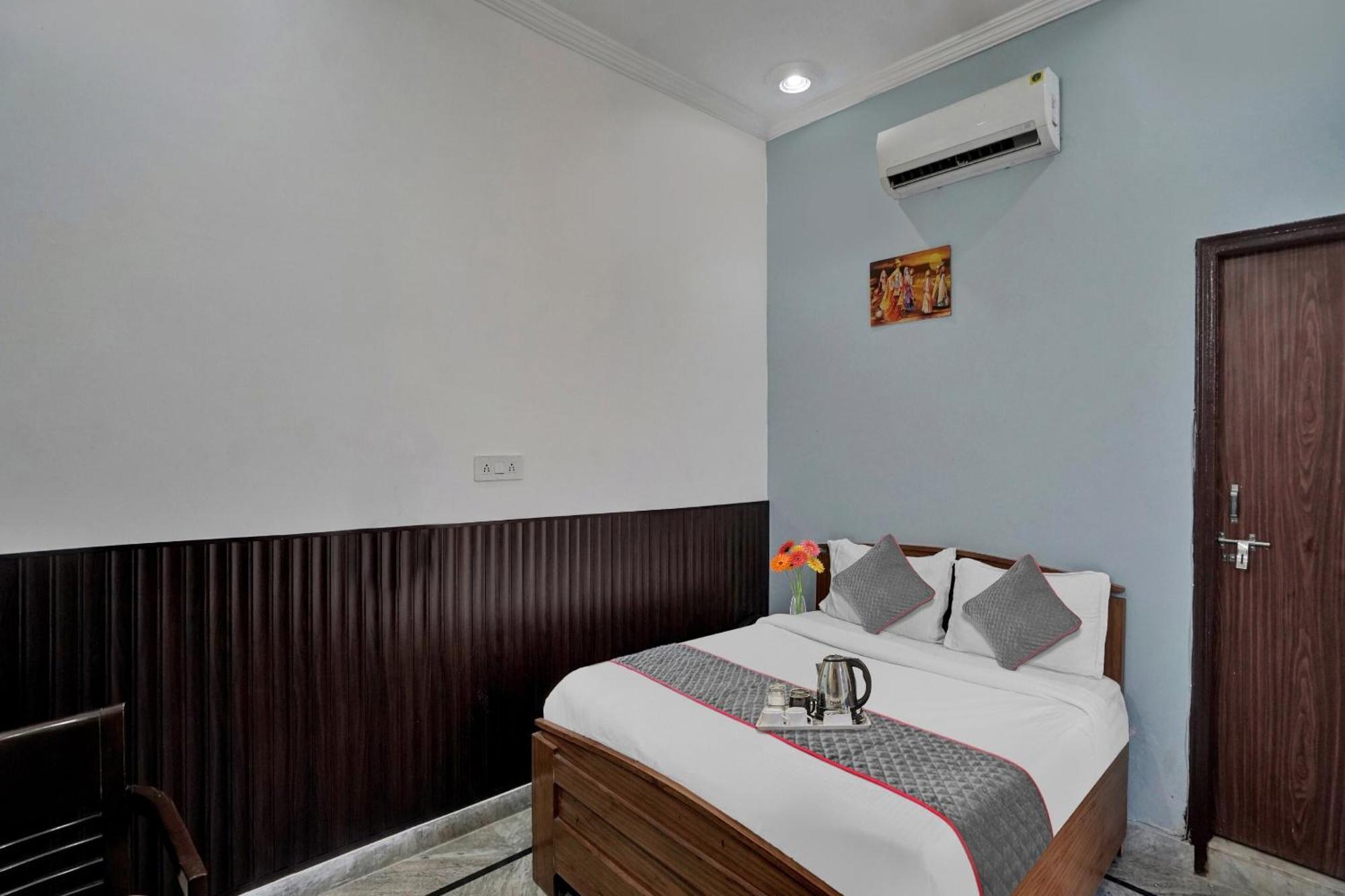 Hotel Collection O Samira Residency Near Botanic Garden Of Indian Republic Noida Esterno foto
