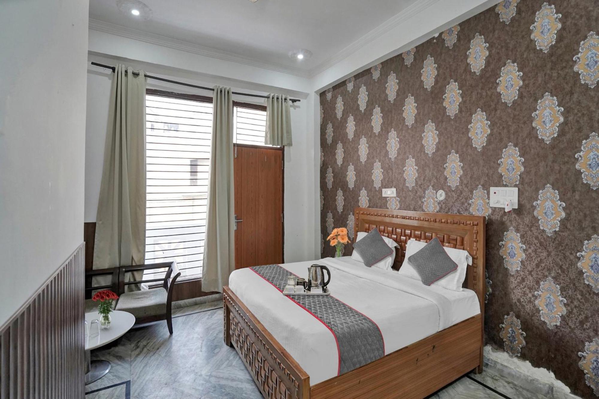 Hotel Collection O Samira Residency Near Botanic Garden Of Indian Republic Noida Esterno foto