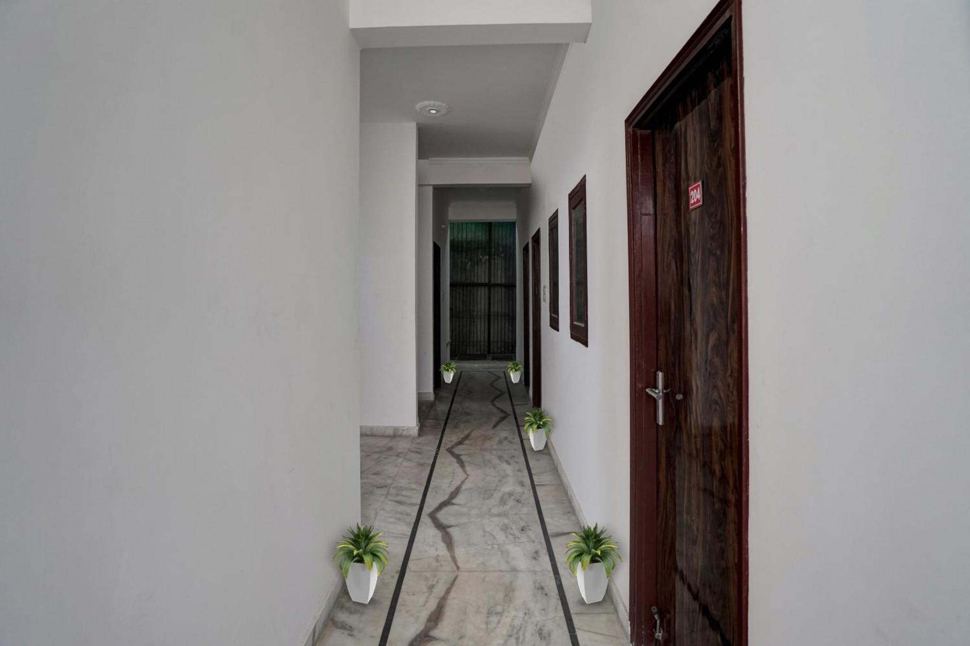 Hotel Collection O Samira Residency Near Botanic Garden Of Indian Republic Noida Esterno foto