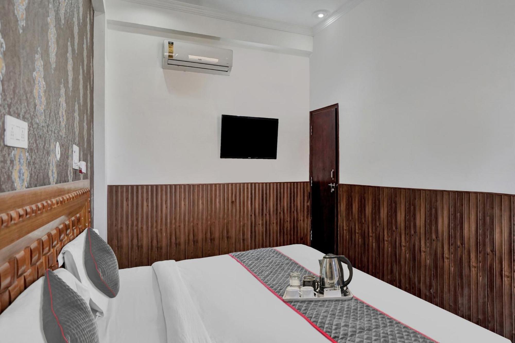 Hotel Collection O Samira Residency Near Botanic Garden Of Indian Republic Noida Esterno foto