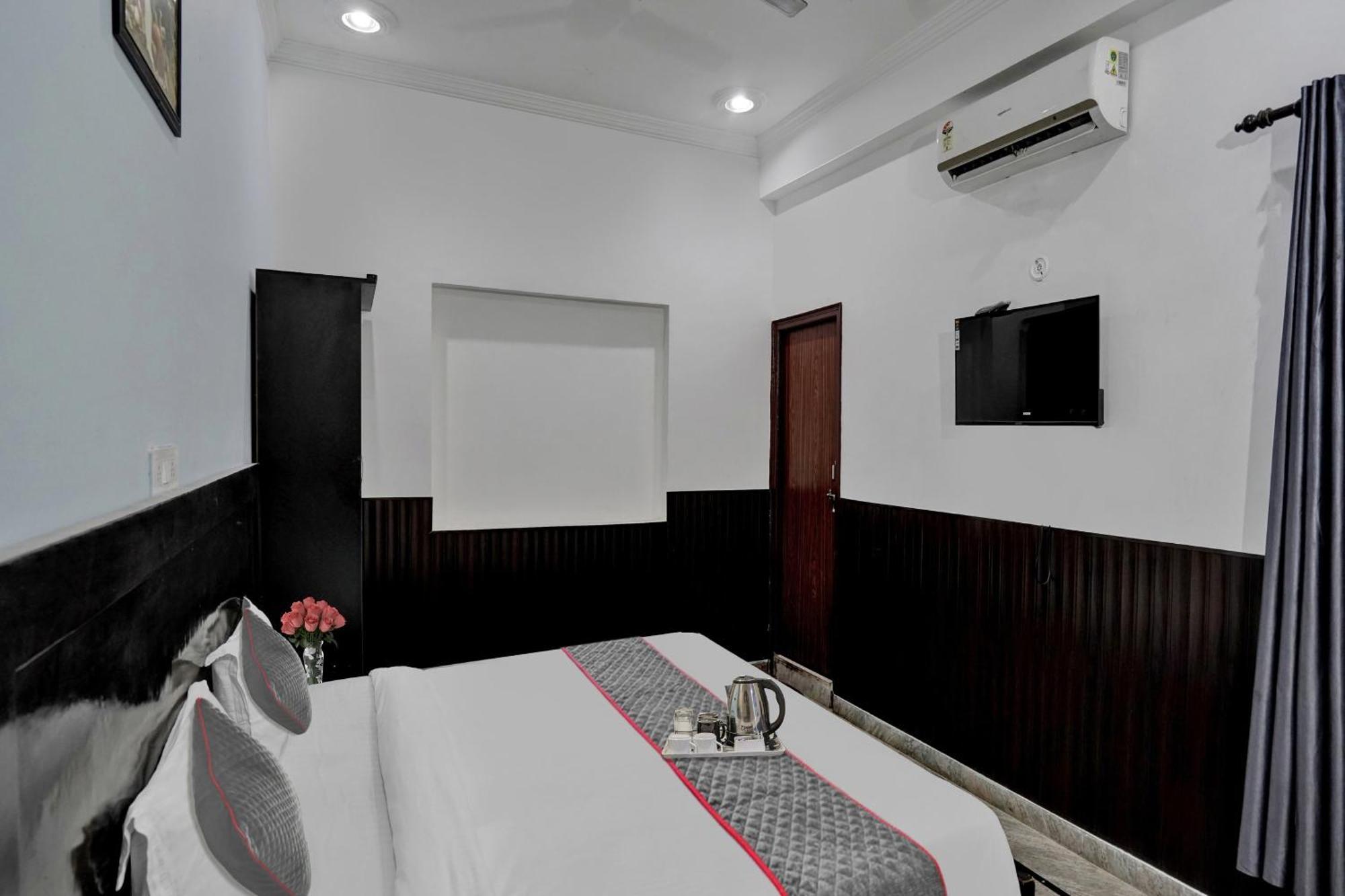 Hotel Collection O Samira Residency Near Botanic Garden Of Indian Republic Noida Esterno foto